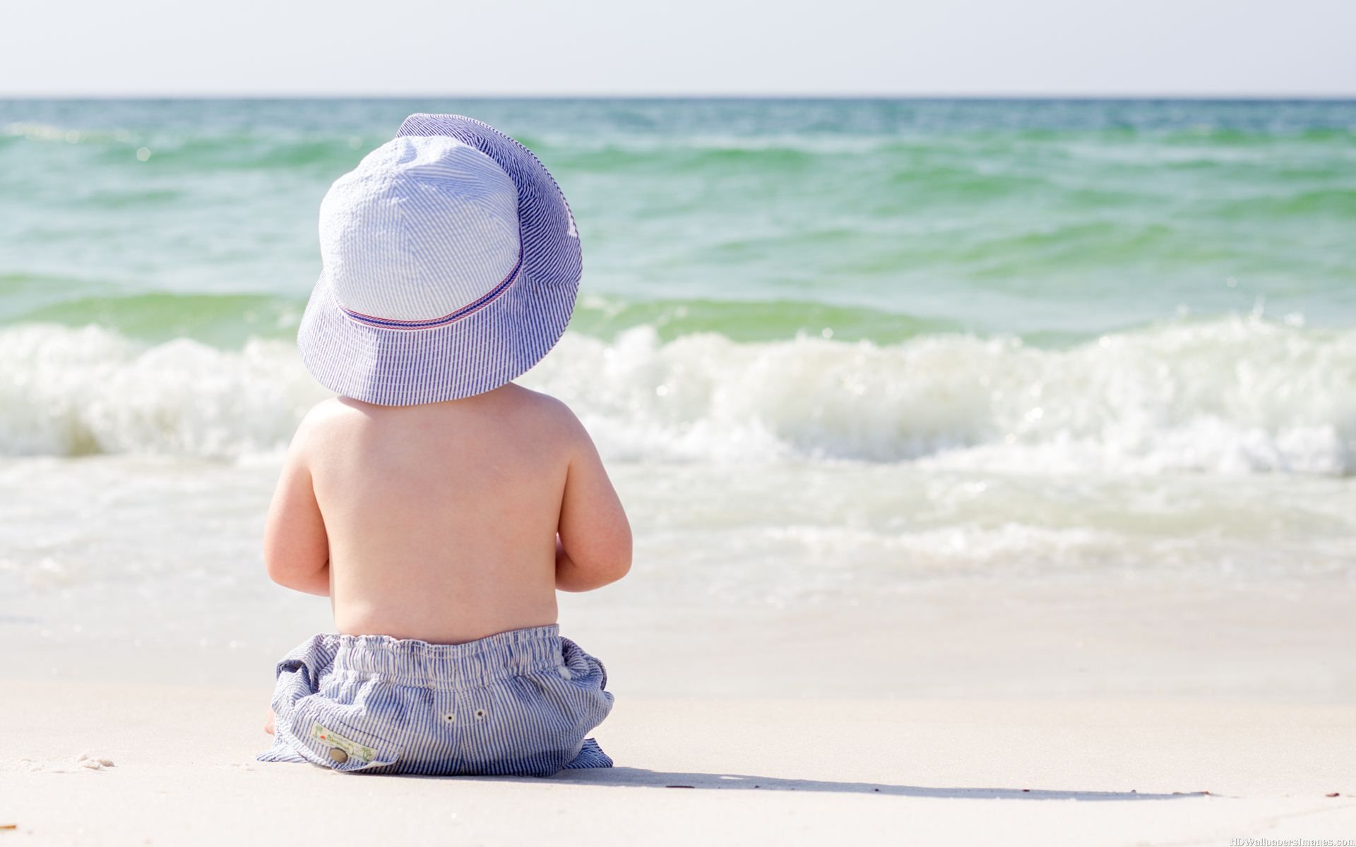Почему у ребёнка понос после купания в море?